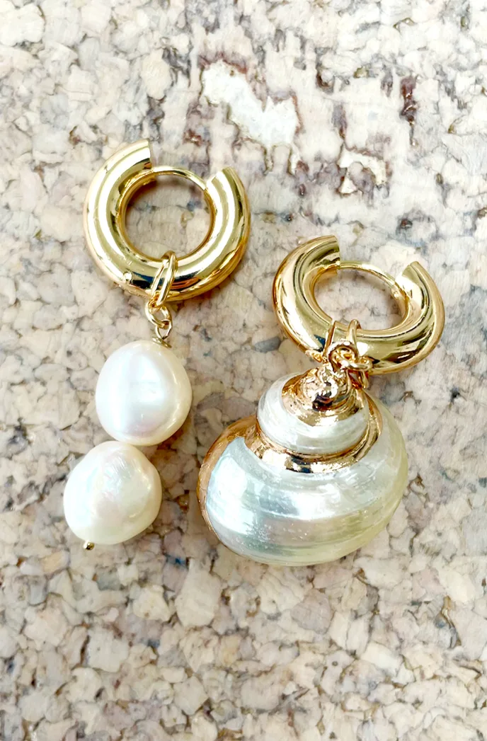 Delfina — Gold hoop earrings product view 3