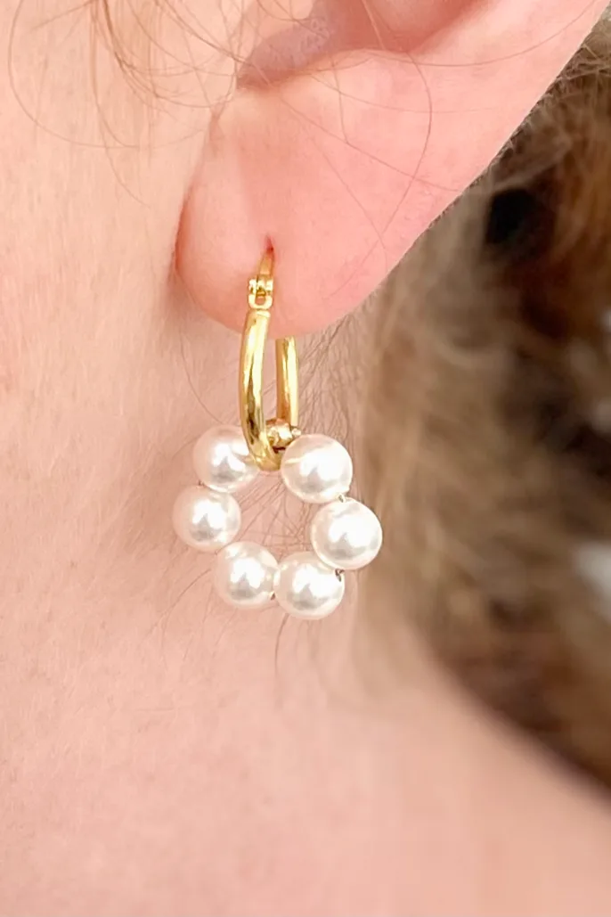 Caro — Gold hoop earrings product view 2