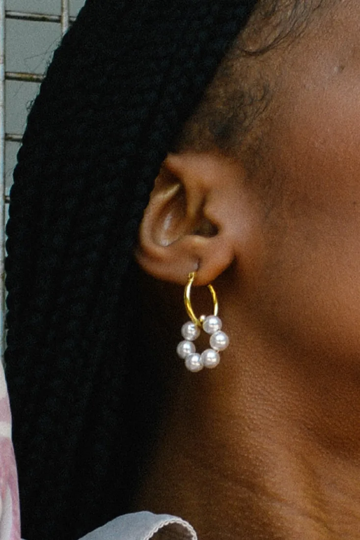 Caro — Gold hoop earrings product view 1