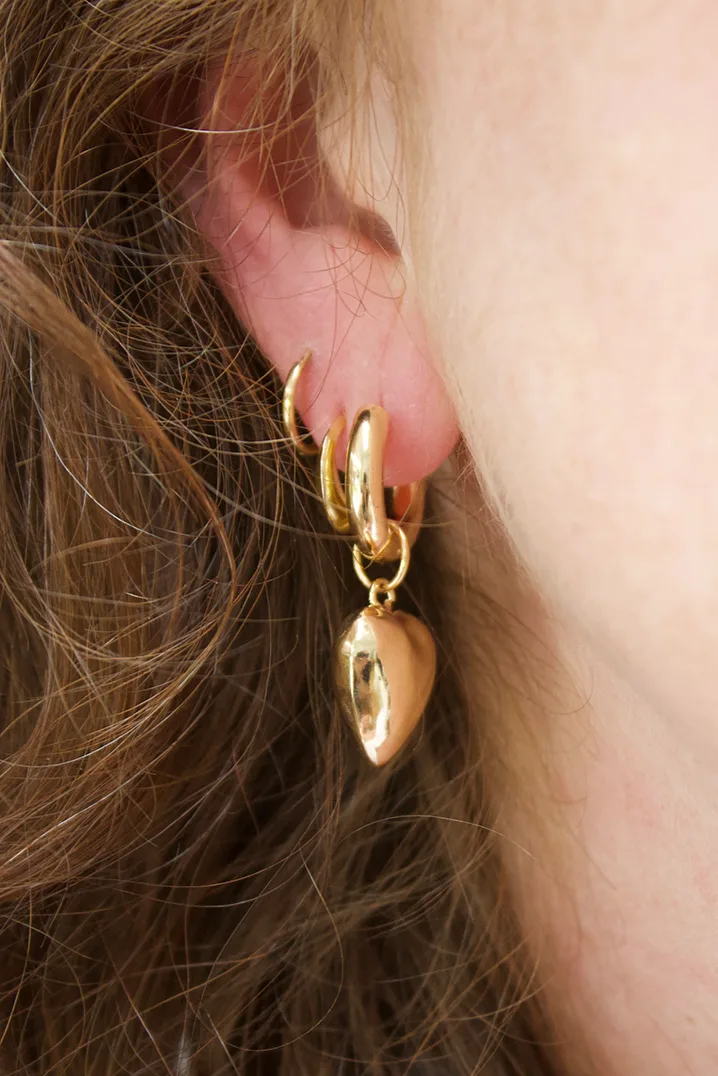 Juno Gold Heart — Gold hoop earrings product view 4