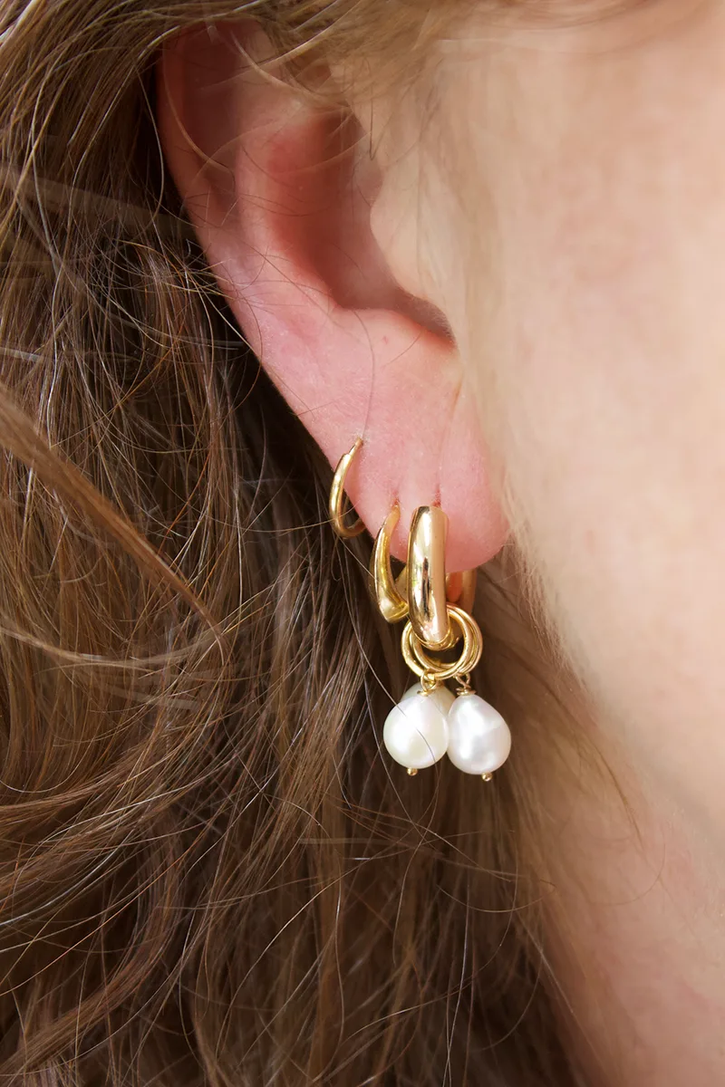 Juno Triple Pearl — Gold hoop earrings product view 4