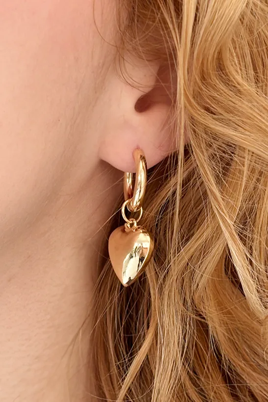 Juno Gold Heart — Gold hoop earrings product view 1